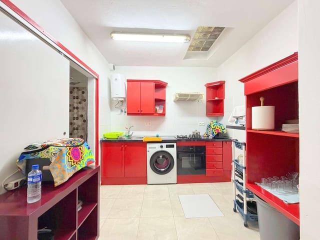 3 slaapkamer Halfvrijstaande villa te koop in Arrecife - € 260.000 (Ref: 9999497)