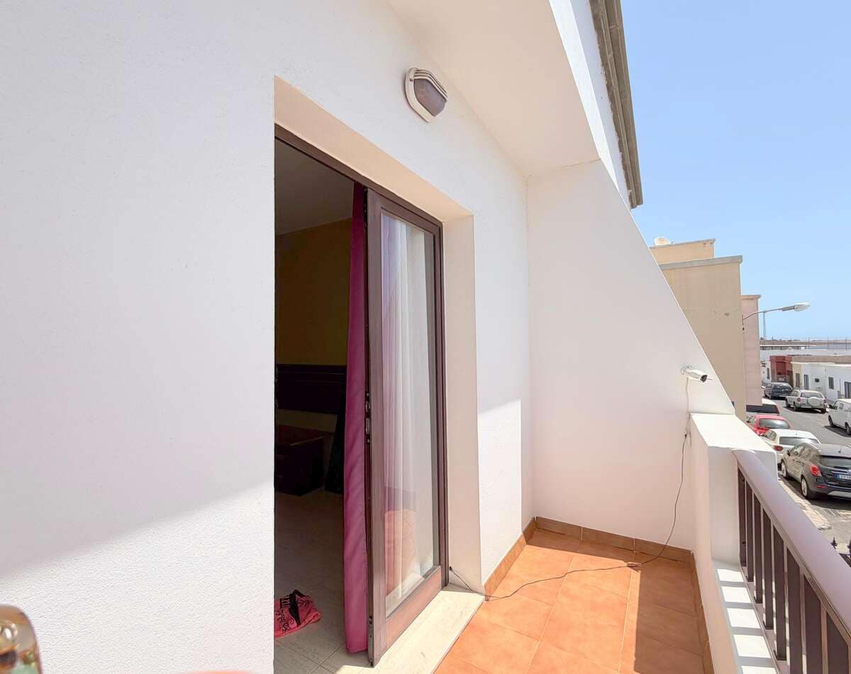 3 slaapkamer Halfvrijstaande villa te koop in Arrecife - € 260.000 (Ref: 9999497)