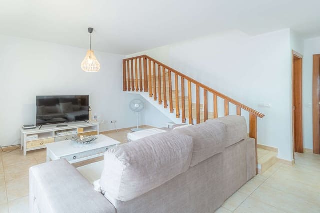 3 makuuhuone Huvila vuokrattavana paikassa Playa Blanca, Yaiza mukana uima-altaan 
autotalli - 1 800 € (Ref: 9999499)