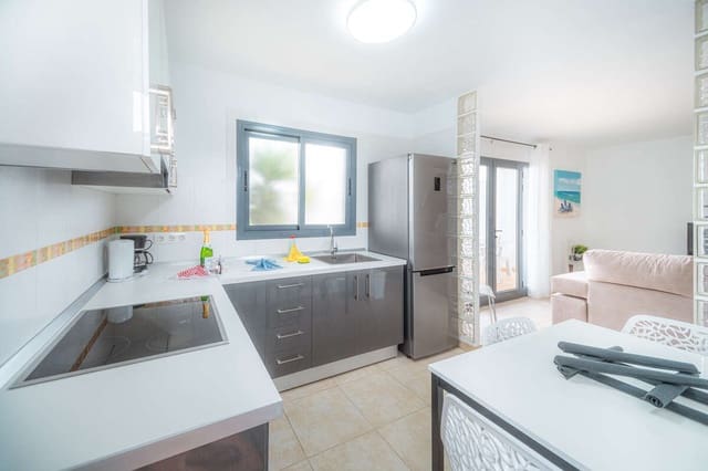 3 makuuhuone Huvila vuokrattavana paikassa Playa Blanca, Yaiza mukana uima-altaan 
autotalli - 1 800 € (Ref: 9999499)