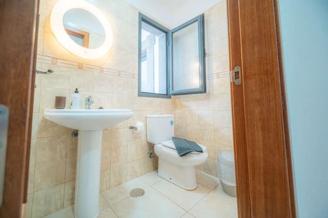 3 makuuhuone Huvila vuokrattavana paikassa Playa Blanca, Yaiza mukana uima-altaan 
autotalli - 1 800 € (Ref: 9999499)