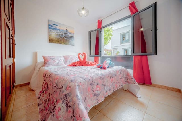 3 makuuhuone Huvila vuokrattavana paikassa Playa Blanca, Yaiza mukana uima-altaan 
autotalli - 1 800 € (Ref: 9999499)