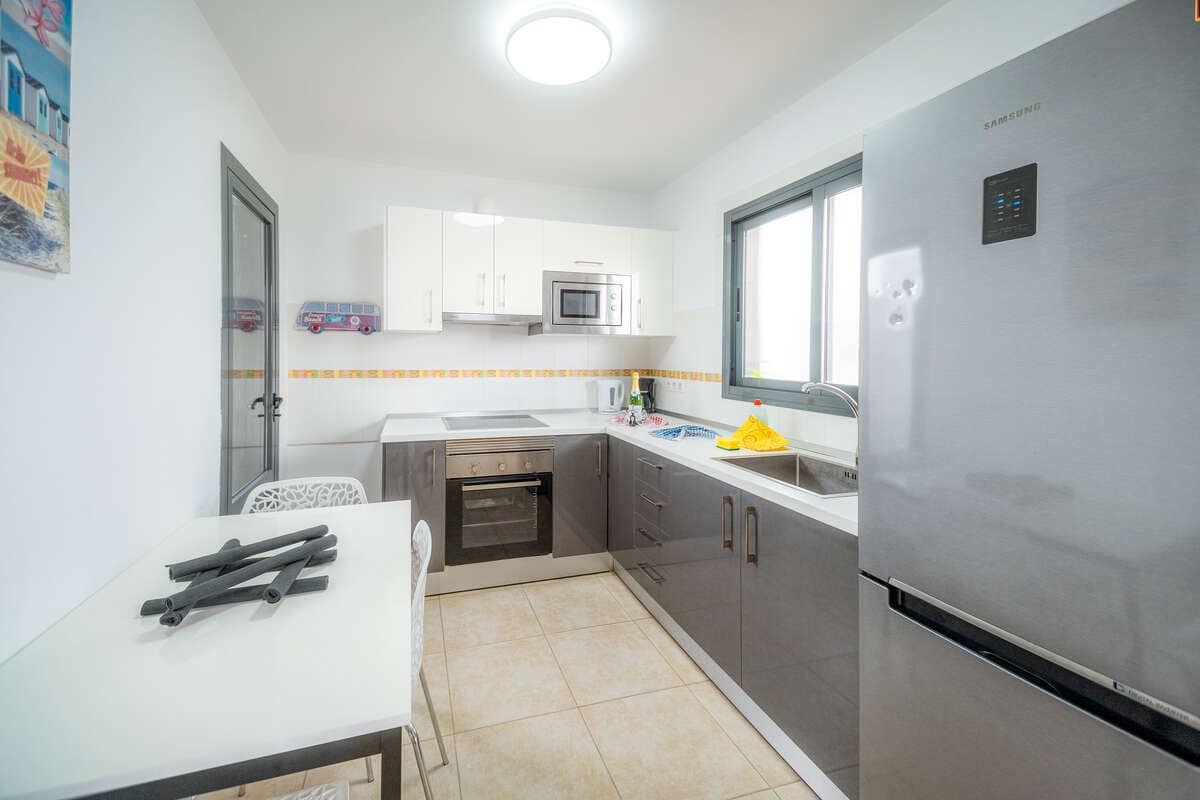 3 quarto Moradia para arrendar em Playa Blanca com piscina garagem - 1 800 € (Ref: 9999499)