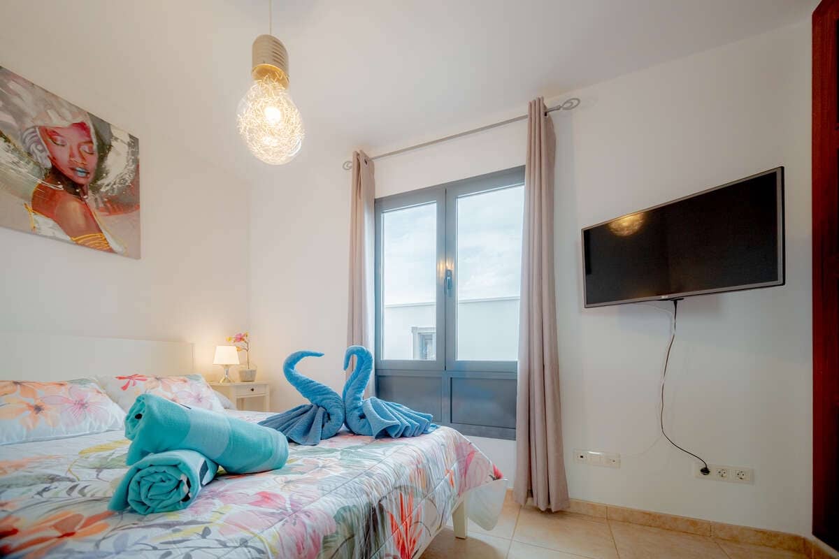 3 quarto Moradia para arrendar em Playa Blanca com piscina garagem - 1 800 € (Ref: 9999499)