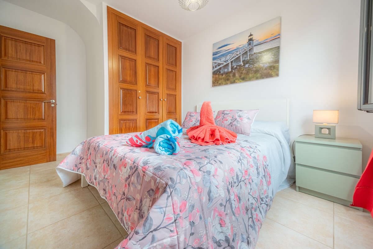 3 quarto Moradia para arrendar em Playa Blanca com piscina garagem - 1 800 € (Ref: 9999499)