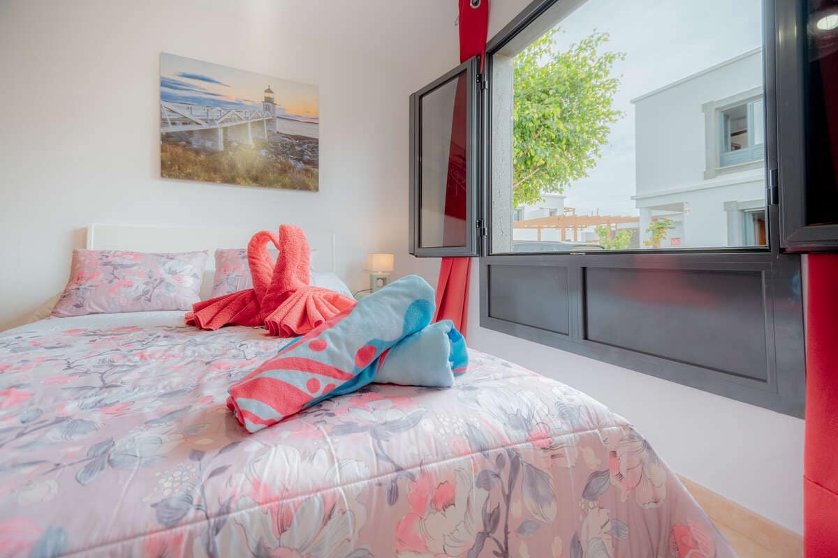 3 quarto Moradia para arrendar em Playa Blanca com piscina garagem - 1 800 € (Ref: 9999499)