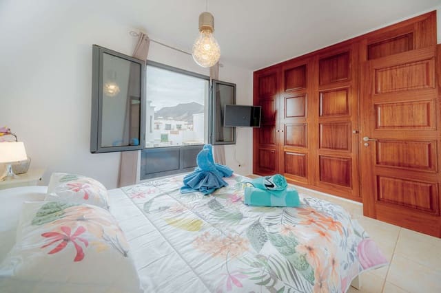3 makuuhuone Huvila vuokrattavana paikassa Playa Blanca, Yaiza mukana uima-altaan 
autotalli - 1 800 € (Ref: 9999499)