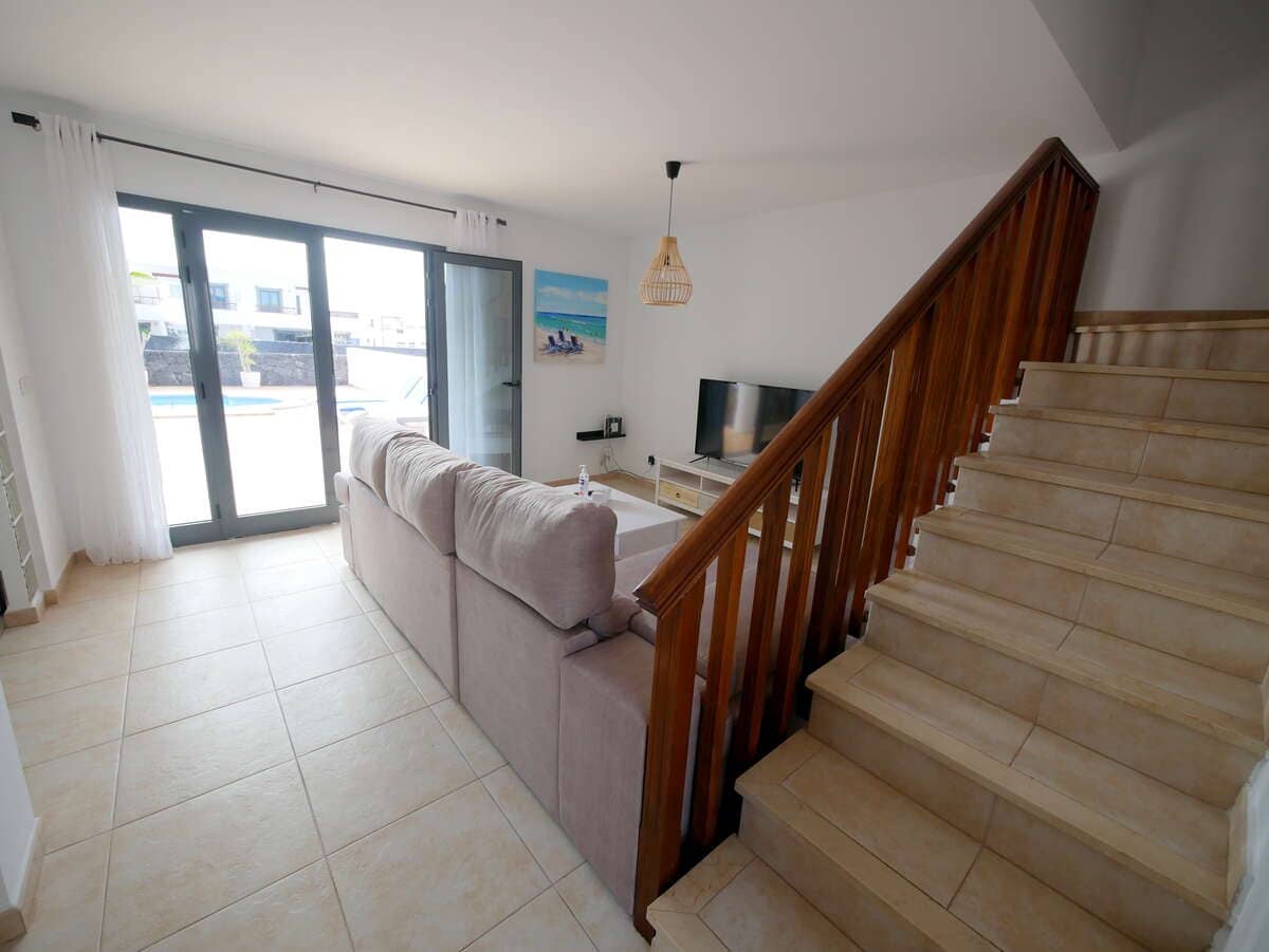 3 quarto Moradia para arrendar em Playa Blanca com piscina garagem - 1 800 € (Ref: 9999499)