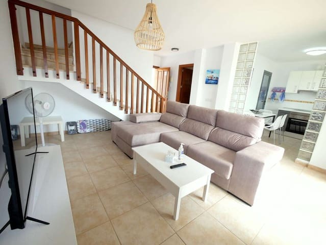 3 makuuhuone Huvila vuokrattavana paikassa Playa Blanca, Yaiza mukana uima-altaan 
autotalli - 1 800 € (Ref: 9999499)