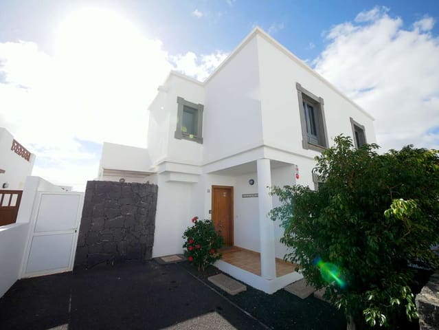 3 makuuhuone Huvila vuokrattavana paikassa Playa Blanca, Yaiza mukana uima-altaan 
autotalli - 1 800 € (Ref: 9999499)