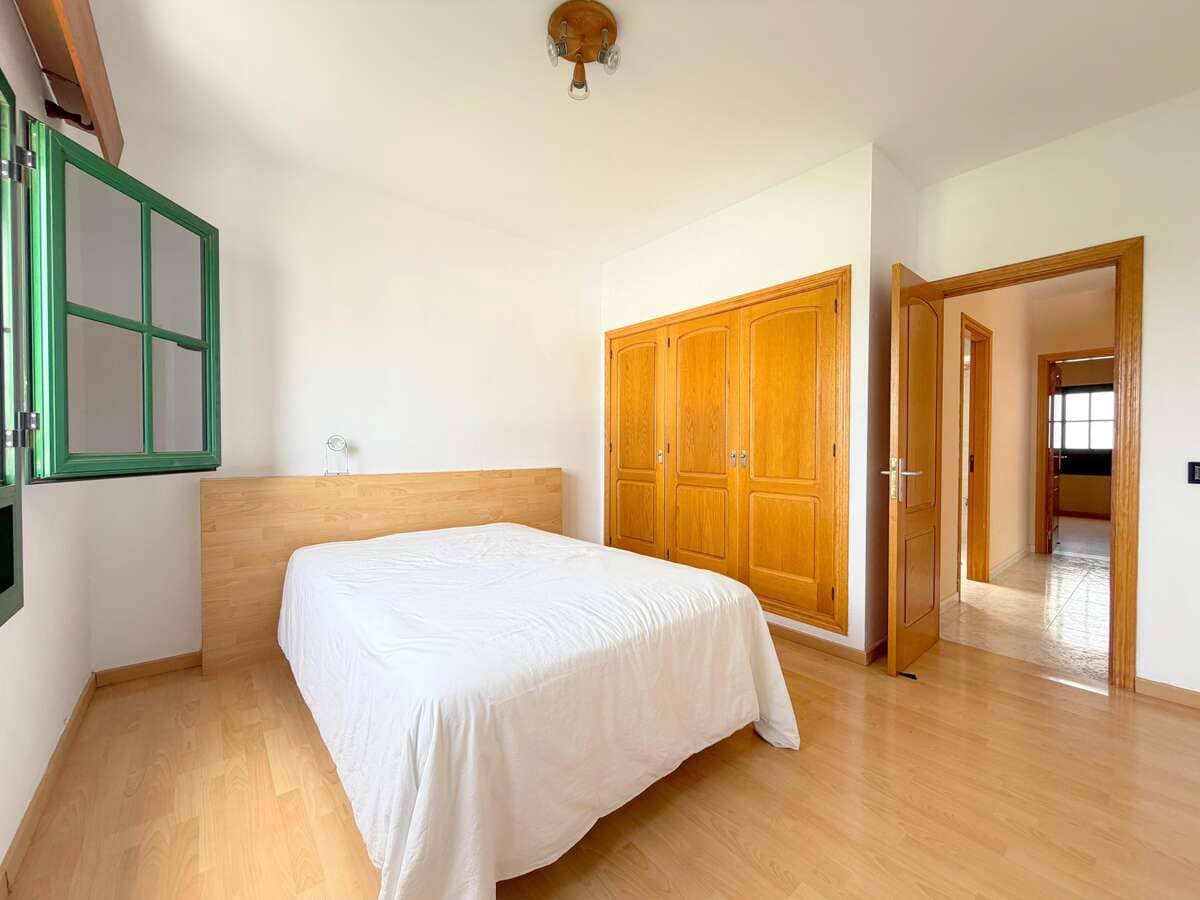 2 sovrum Lägenhet till salu i Costa Teguise med pool garage - 299 000 € (Ref: 9999500)