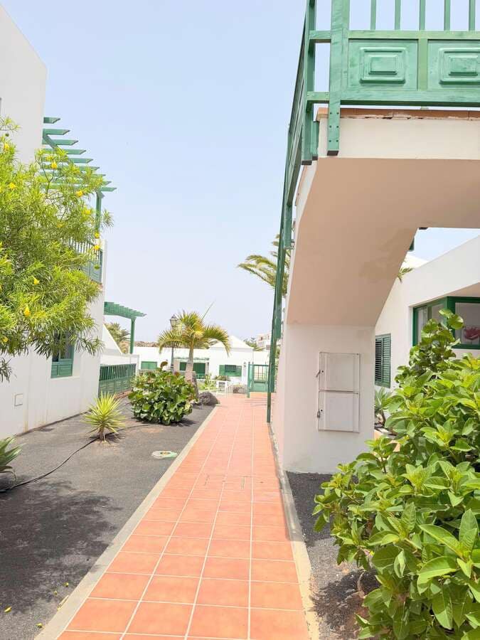 2 sovrum Lägenhet till salu i Costa Teguise med pool garage - 299 000 € (Ref: 9999500)