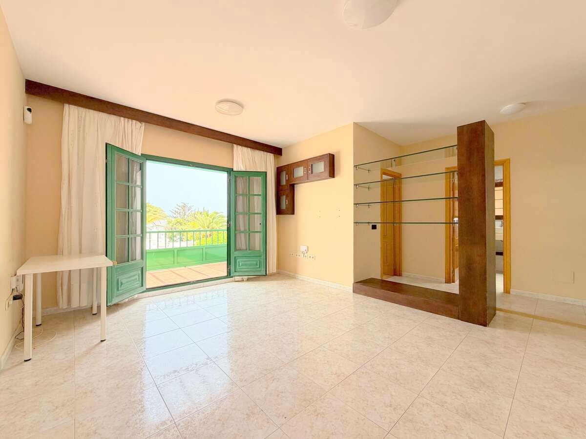 2 sovrum Lägenhet till salu i Costa Teguise med pool garage - 299 000 € (Ref: 9999500)