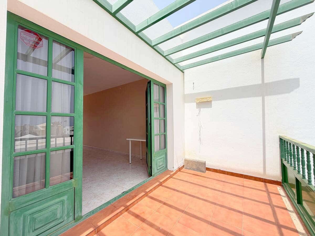 2 sovrum Lägenhet till salu i Costa Teguise med pool garage - 299 000 € (Ref: 9999500)