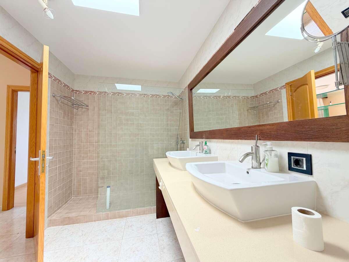 2 sovrum Lägenhet till salu i Costa Teguise med pool garage - 299 000 € (Ref: 9999500)