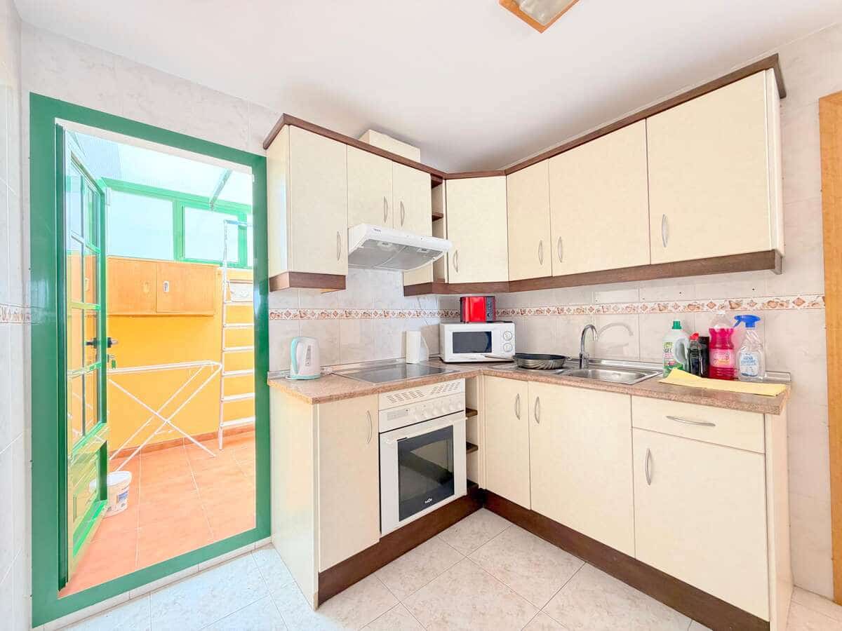 2 sovrum Lägenhet till salu i Costa Teguise med pool garage - 299 000 € (Ref: 9999500)