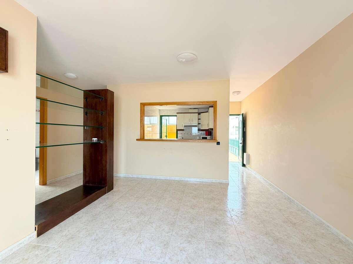 2 sovrum Lägenhet till salu i Costa Teguise med pool garage - 299 000 € (Ref: 9999500)