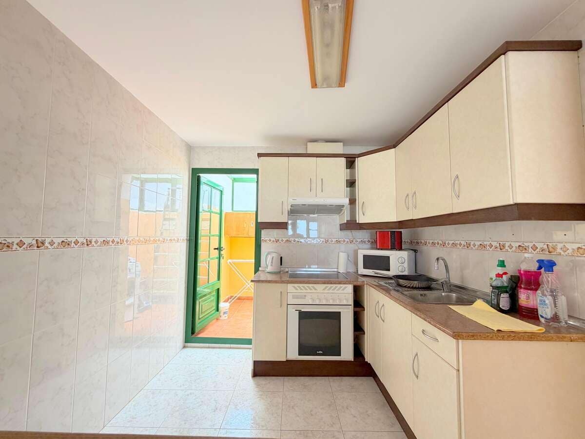 2 sovrum Lägenhet till salu i Costa Teguise med pool garage - 299 000 € (Ref: 9999500)