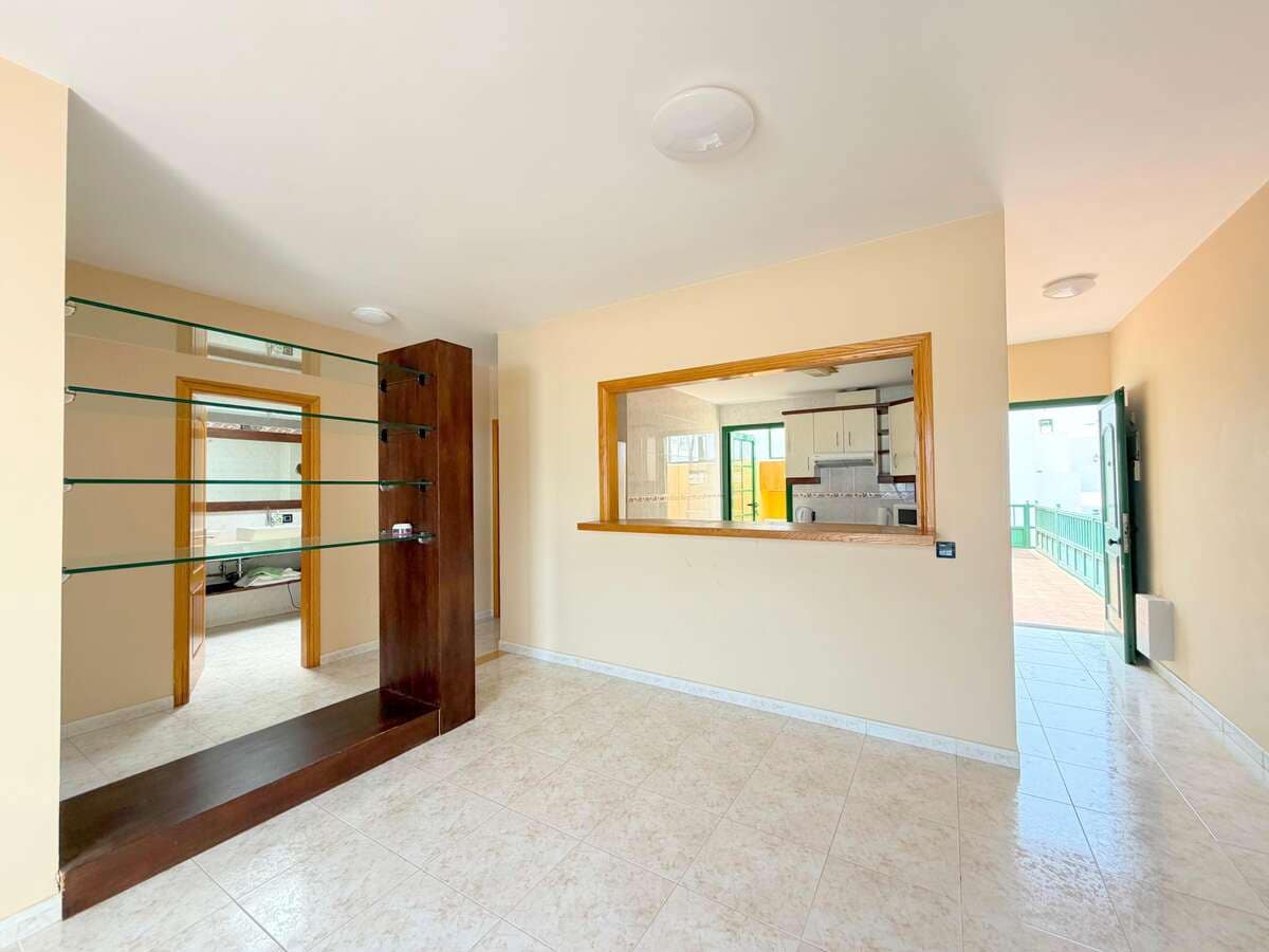 2 sovrum Lägenhet till salu i Costa Teguise med pool garage - 299 000 € (Ref: 9999500)