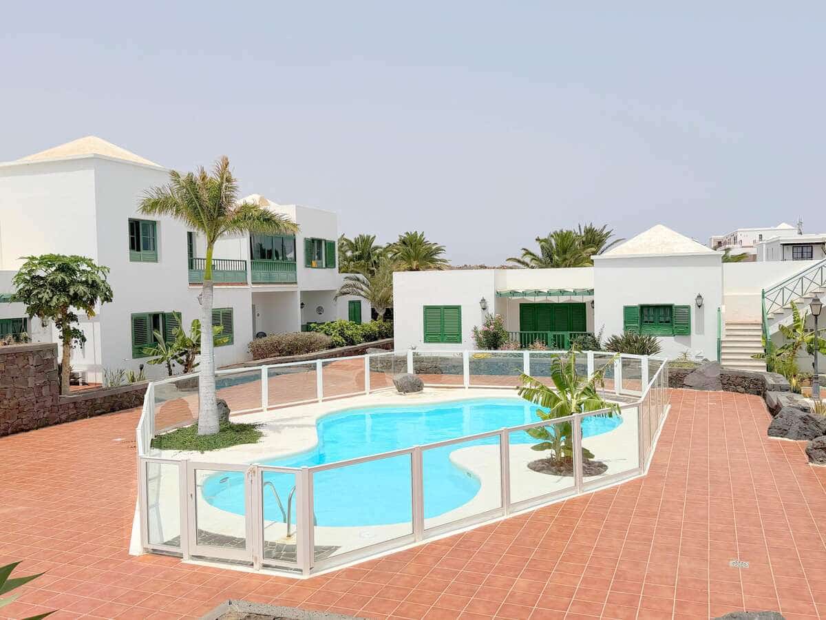 2 sovrum Lägenhet till salu i Costa Teguise med pool garage - 299 000 € (Ref: 9999500)