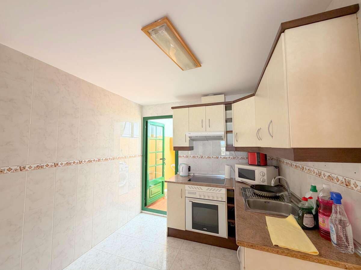 2 sovrum Lägenhet till salu i Costa Teguise med pool garage - 299 000 € (Ref: 9999500)