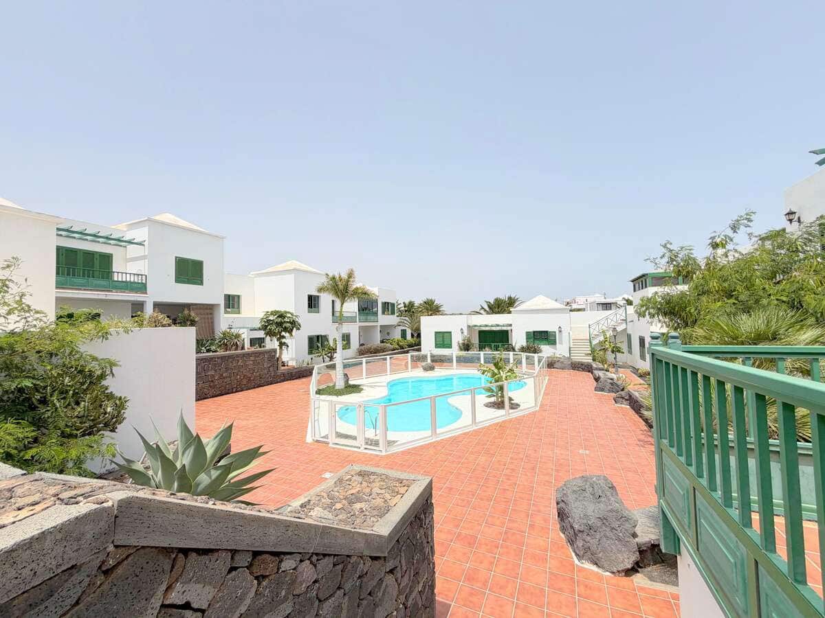 2 sovrum Lägenhet till salu i Costa Teguise med pool garage - 299 000 € (Ref: 9999500)