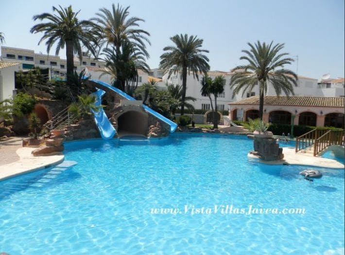 4 soveværelse Bungalow til salg i Javea / Xabia med swimmingpool - € 485.000 (Ref: 9486986)