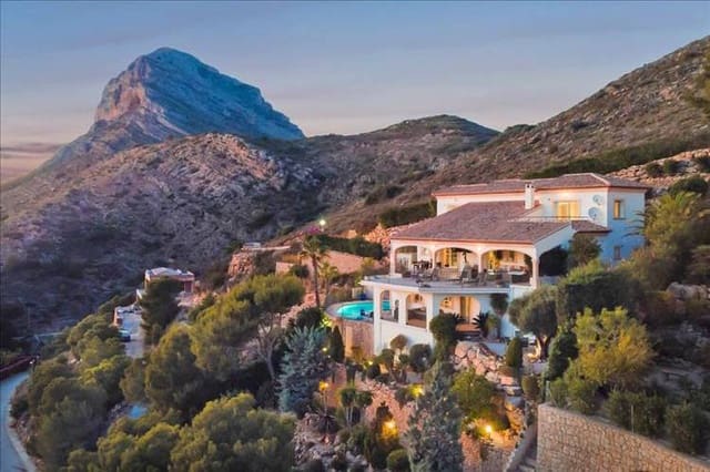 4 quarto Moradia para venda em Centro ciudad, Javea / Xàbia com piscina - 895 000 € (Ref: 9487002)