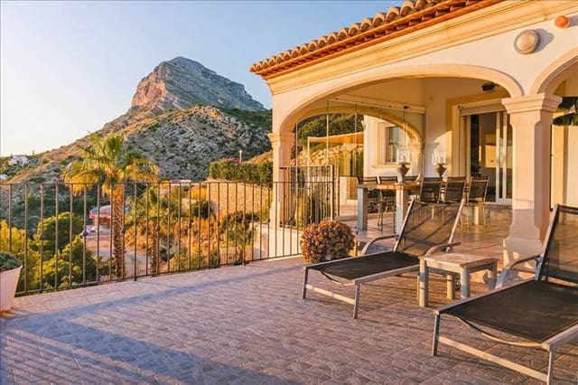 4 quarto Moradia para venda em Centro ciudad, Javea / Xàbia com piscina - 895 000 € (Ref: 9487002)