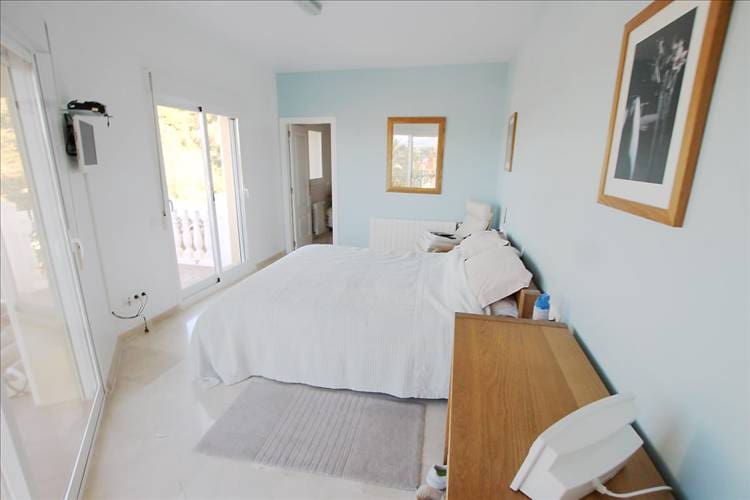 Chalet de 6 habitaciones en Arenal en venta con piscina - 899.000 € (Ref: 9487036)