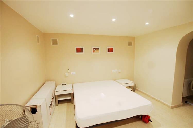 Chalet de 6 habitaciones en Arenal en venta con piscina - 899.000 € (Ref: 9487036)