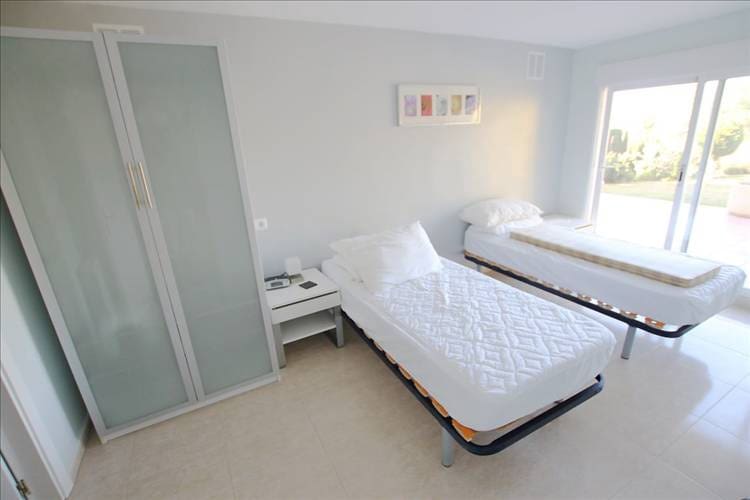 Chalet de 6 habitaciones en Arenal en venta con piscina - 899.000 € (Ref: 9487036)