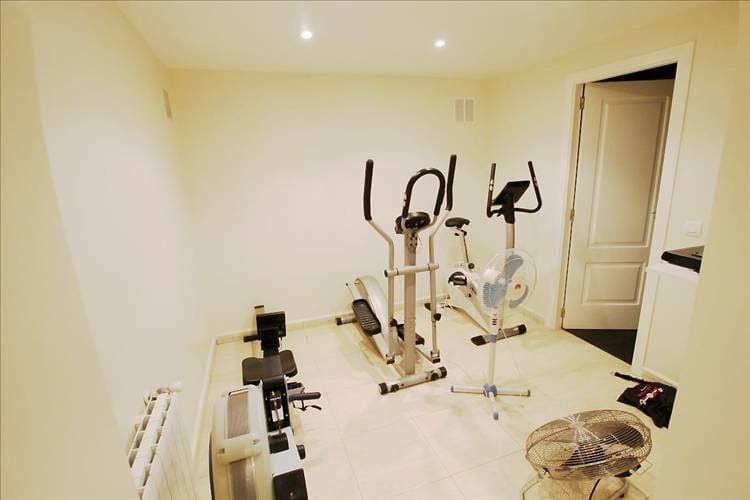 Chalet de 6 habitaciones en Arenal en venta con piscina - 899.000 € (Ref: 9487036)