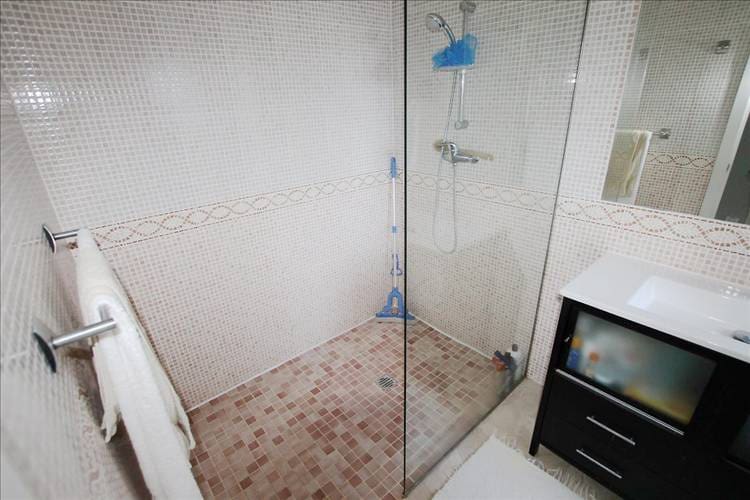 Chalet de 6 habitaciones en Arenal en venta con piscina - 899.000 € (Ref: 9487036)