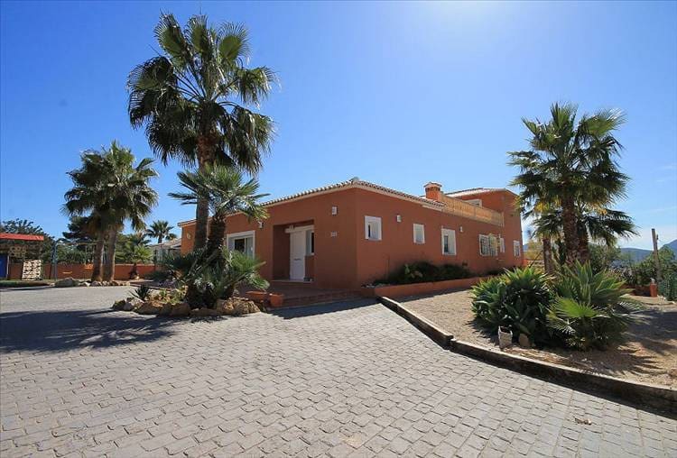 4 soveværelse Villa til salg i Javea / Xabia med swimmingpool - € 689.000 (Ref: 9487051)