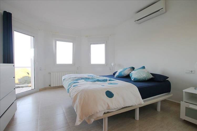 Chalet de 3 habitaciones en Arenal en venta con piscina - 549.000 € (Ref: 9487062)