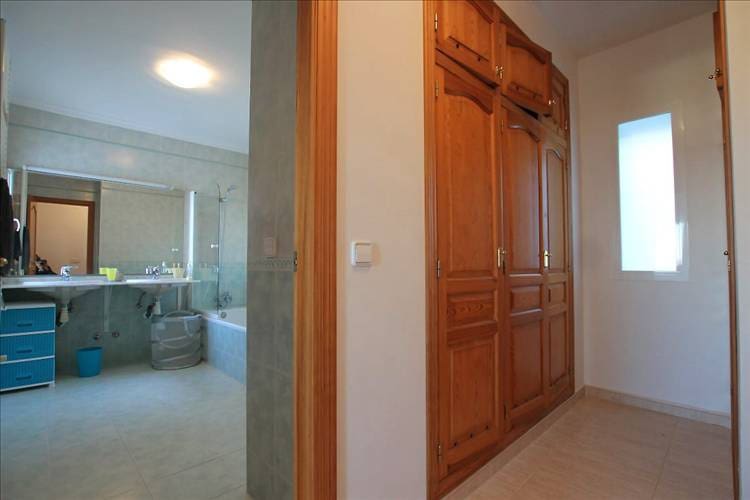 Chalet de 3 habitaciones en Arenal en venta con piscina - 549.000 € (Ref: 9487062)