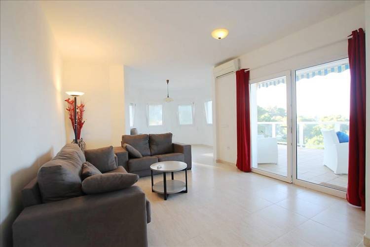 Chalet de 3 habitaciones en Arenal en venta con piscina - 549.000 € (Ref: 9487062)