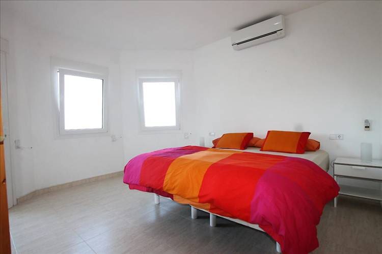 Chalet de 3 habitaciones en Arenal en venta con piscina - 549.000 € (Ref: 9487062)