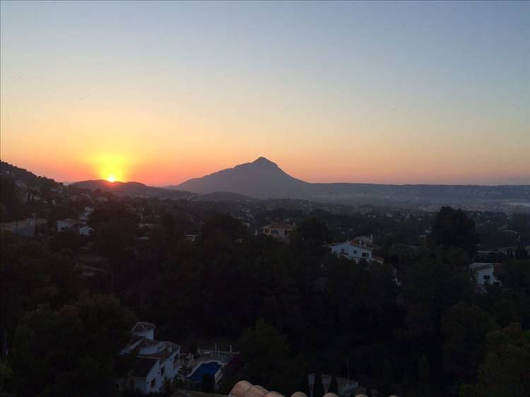 Chalet de 3 habitaciones en Arenal en venta con piscina - 549.000 € (Ref: 9487062)