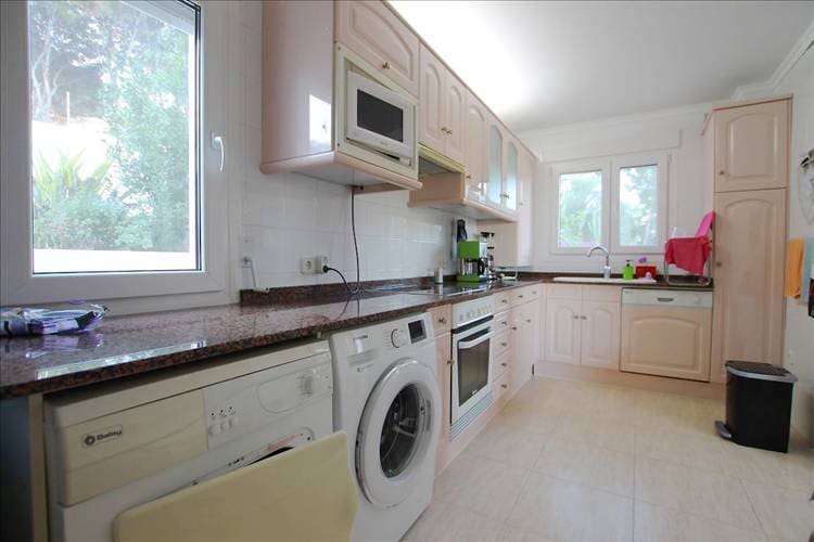 Chalet de 3 habitaciones en Arenal en venta con piscina - 549.000 € (Ref: 9487062)