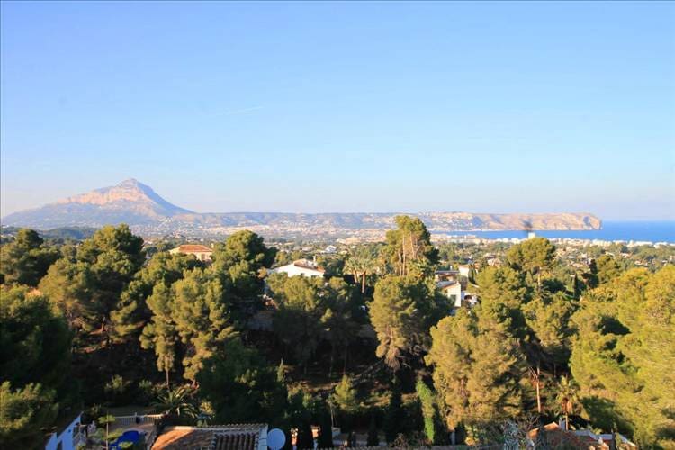 Chalet de 3 habitaciones en Arenal en venta con piscina - 549.000 € (Ref: 9487062)