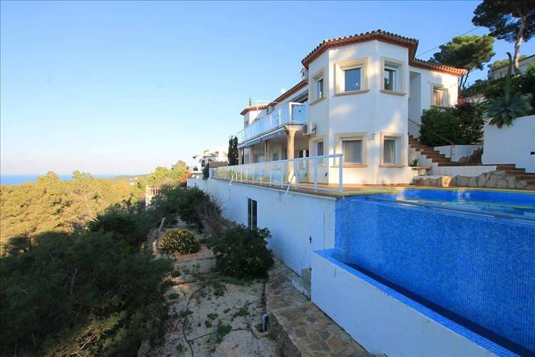 Chalet de 3 habitaciones en Arenal en venta con piscina - 549.000 € (Ref: 9487062)