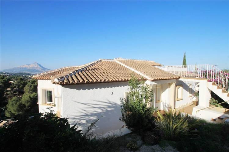 Chalet de 3 habitaciones en Arenal en venta con piscina - 549.000 € (Ref: 9487062)