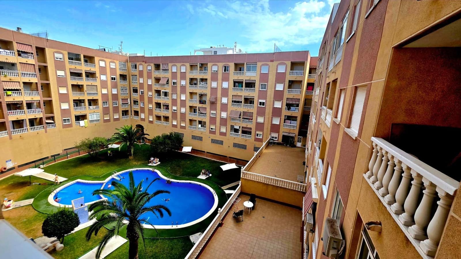 2 makuuhuone Huoneisto myytävänä paikassa Torrevieja mukana uima-altaan - 135 000 € (Ref: 10033963)