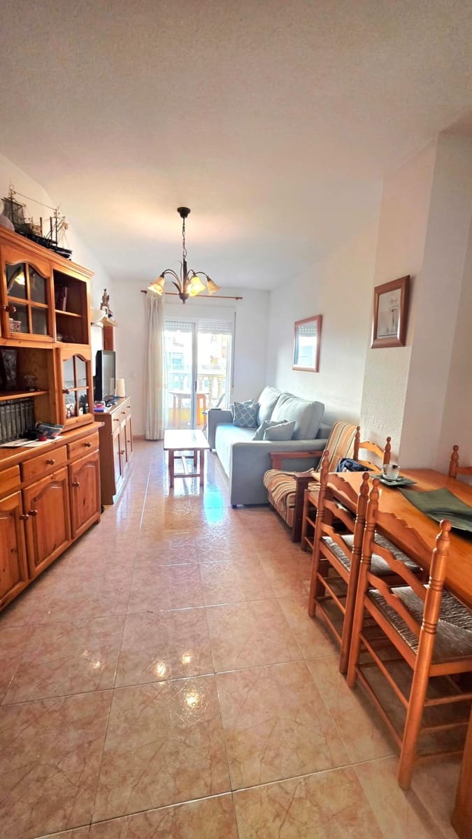 Apartamento de 2 habitaciones en Torrevieja en alquiler con piscina - 700 € (Ref: 10035385)