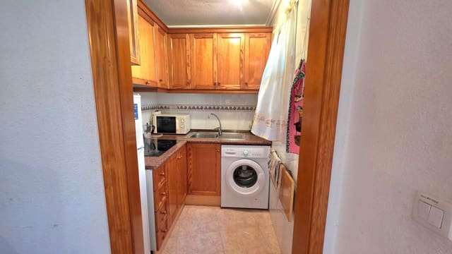 Apartamento de 2 habitaciones en Parque de las Naciones, Torrevieja en alquiler con piscina - 700 € (Ref: 10035385)