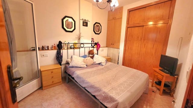 Apartamento de 2 habitaciones en Parque de las Naciones, Torrevieja en alquiler con piscina - 700 € (Ref: 10035385)