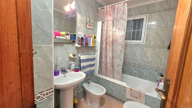 Apartamento de 2 habitaciones en Parque de las Naciones, Torrevieja en alquiler con piscina - 700 € (Ref: 10035385)