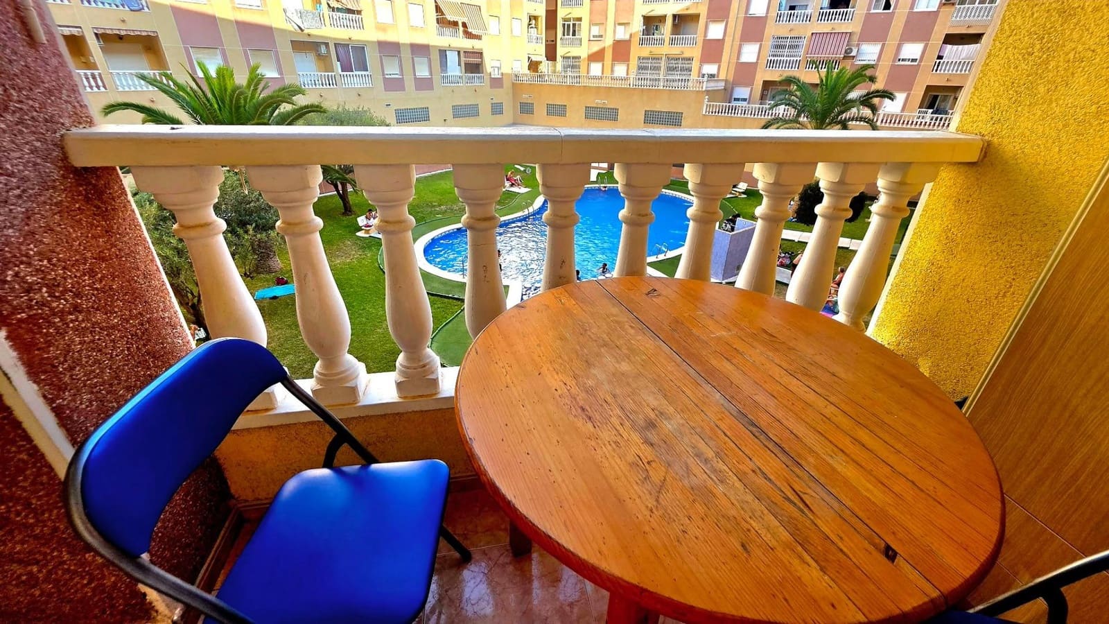 Apartamento de 2 habitaciones en Torrevieja en alquiler con piscina - 700 € (Ref: 10035385)